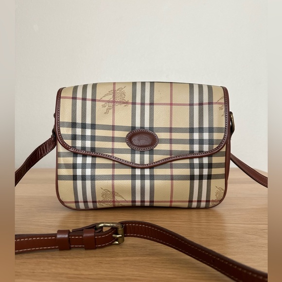 Burberry Handbags - Burberrys crossbody bag